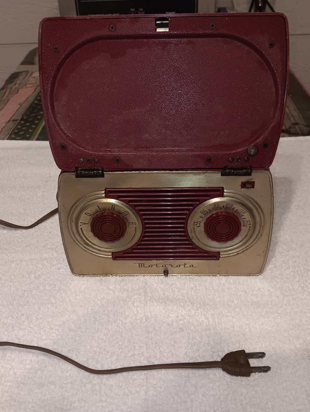 Vintage RARE Motorola Vacuum Tube AM Radio 5A7A AC/DC Battery UNTESTED